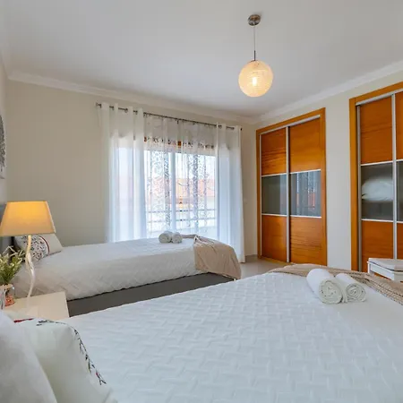 Apartment Close To The Sea, To Lisbon And To Your Heart
